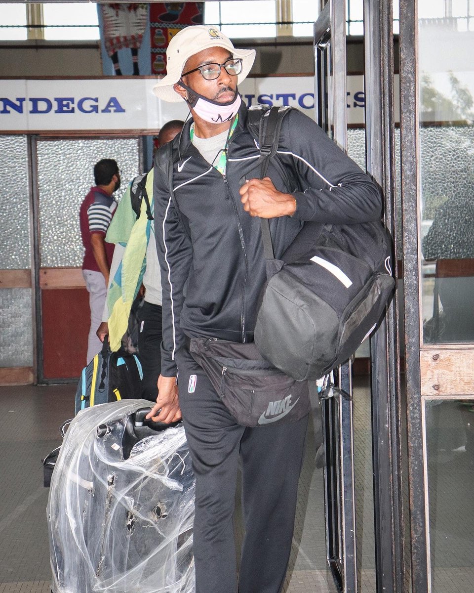 Los jugadores de básquet del Ferroviario da Beira volvieron a la ciudad. 🏀

#VamosFerroBeira 💚🤍