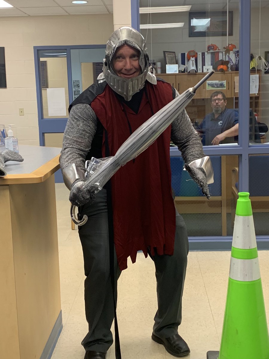 Flood1Tracy's tweet photo. Getting ready for the RSD122 PTA VB games with the @Simmonsknights1 ready to charge into action!! #readyforspringbreak #cantwaittoplay https://t.co/BtUC08Oji6