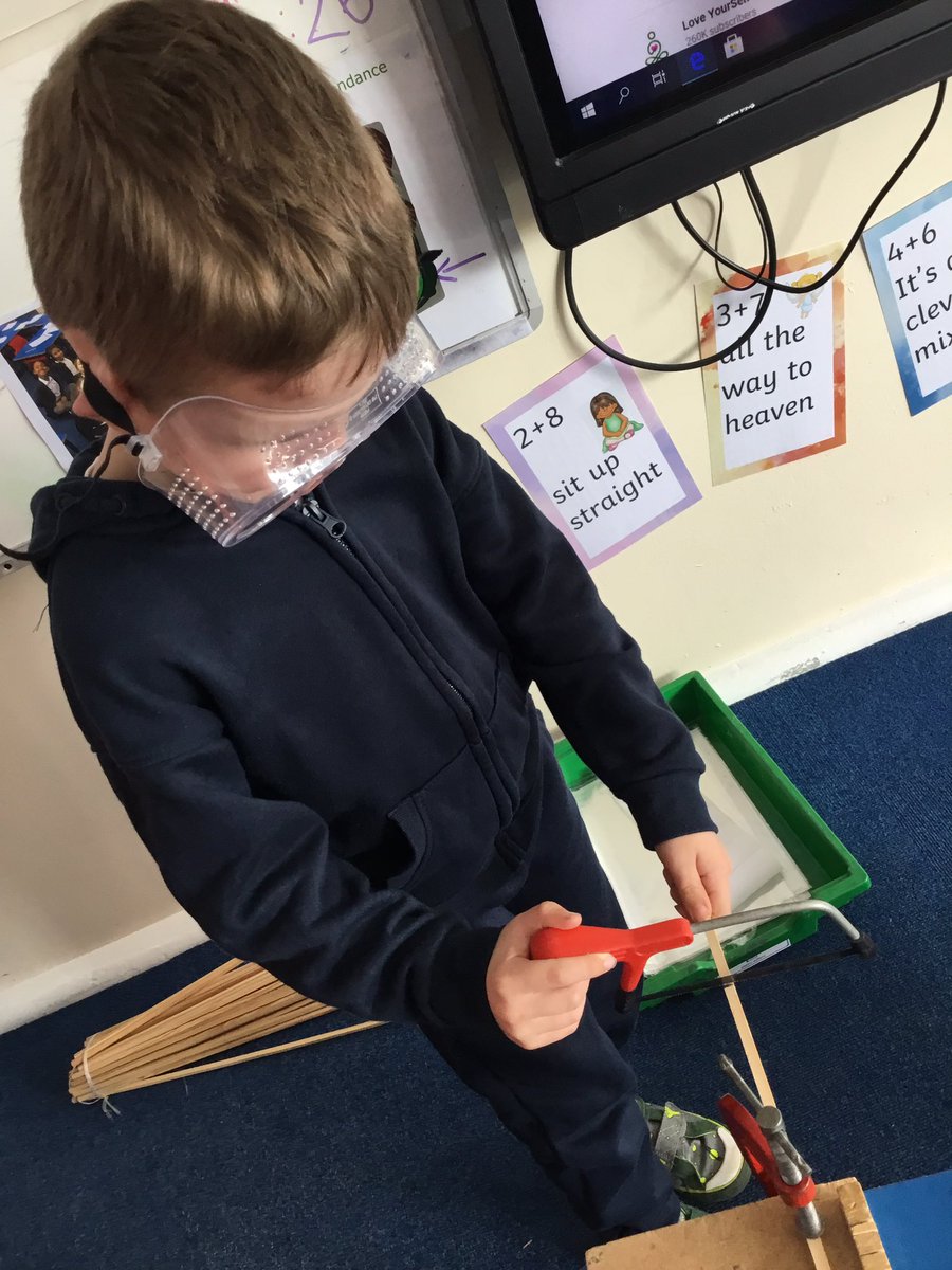 MissONeill2B's tweet photo. Year 2 have been busy this week making greenhouses as part of STEM week, we can’t wait to plant some plants in them next week 👏🏼 🌷 🌱 @PaganelScience @MissSilk3 @paganelschool https://t.co/opxCvR2Vep