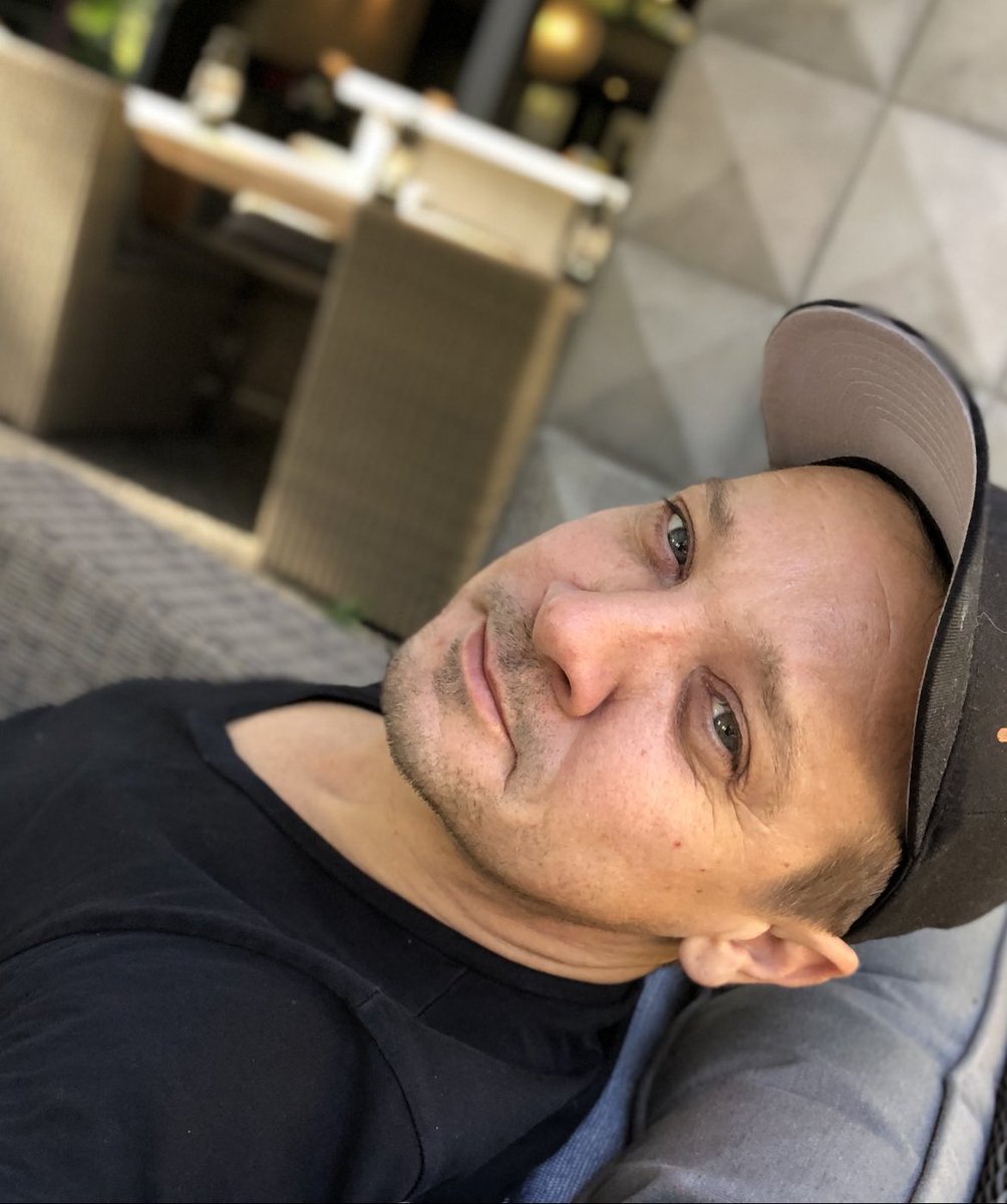 JeremyRenner's tweet photo. Wishing you all peace, blessings, and a wonderful weekend !! 🙏❤️🙏 https://t.co/mucuKRLggG