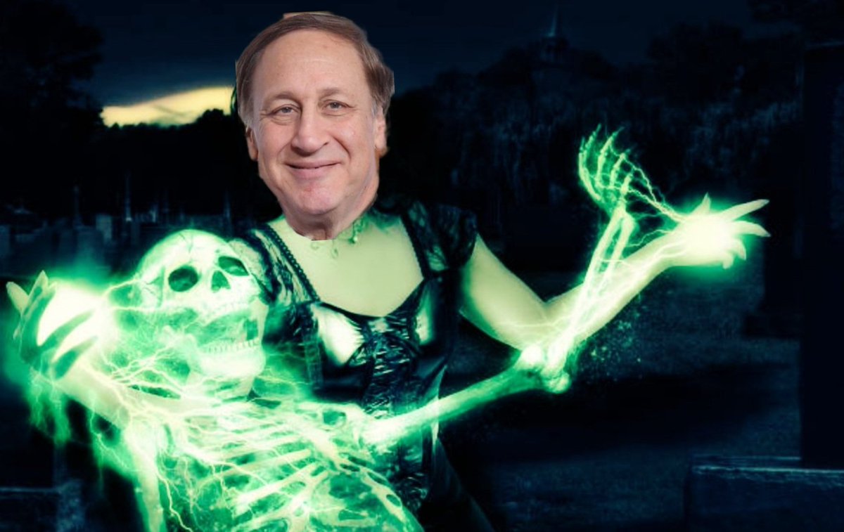 2HOT4AMC's tweet photo. May the green overtake hedgie's soul, make them cover, make them fold 🙌🏽 #LFG $AMC #AMC #AMCDAY #AMCPARTY #HEXAHEDGIE #QUADRUPLEWITCHING https://t.co/w9RNZn9eAR