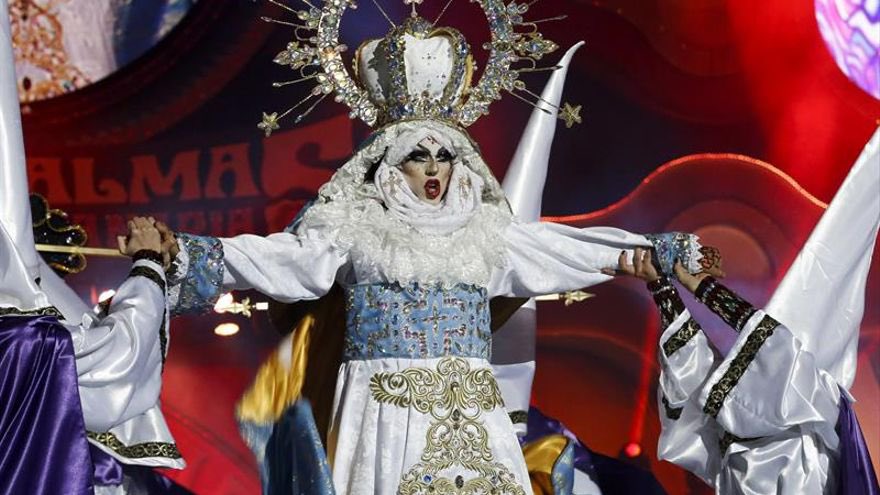 ItsMalbert's tweet photo. Hoy es la GALA DRAG QUEEN de las Palmas de GC, un evento donde se da visibilidad a la diversidad, la libertad y el arte. PORQUE ESTO SON LOS DRAG QUEENS: GRANDES ARTISTAS. Que es como se les debe tratar. Ojalá algún día se les de todo el reconocimiento que merecen. #DragQueenLPGC https://t.co/HLebRAE65L