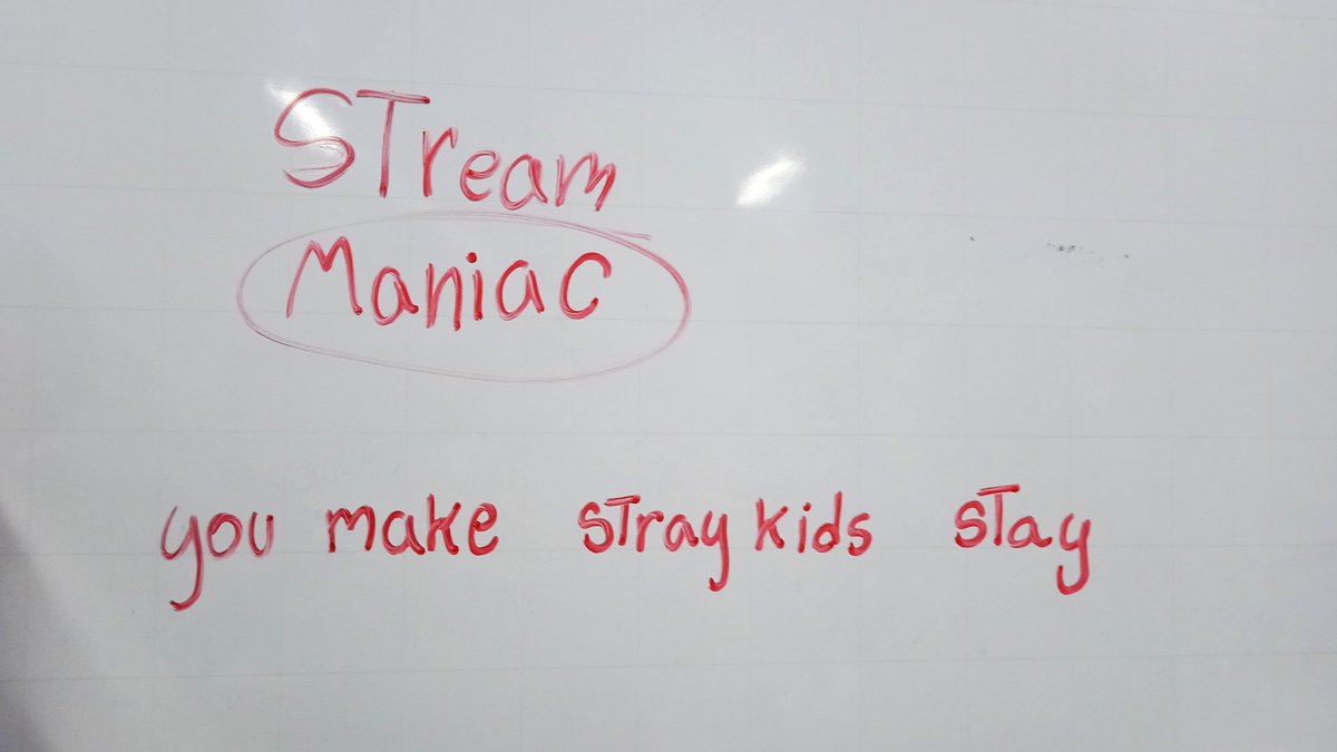 WoofChan_t's tweet photo. Panfletando os maiores na escola 
#StrayKids #MANIAC_SKZ https://t.co/YDXWlCgU8r