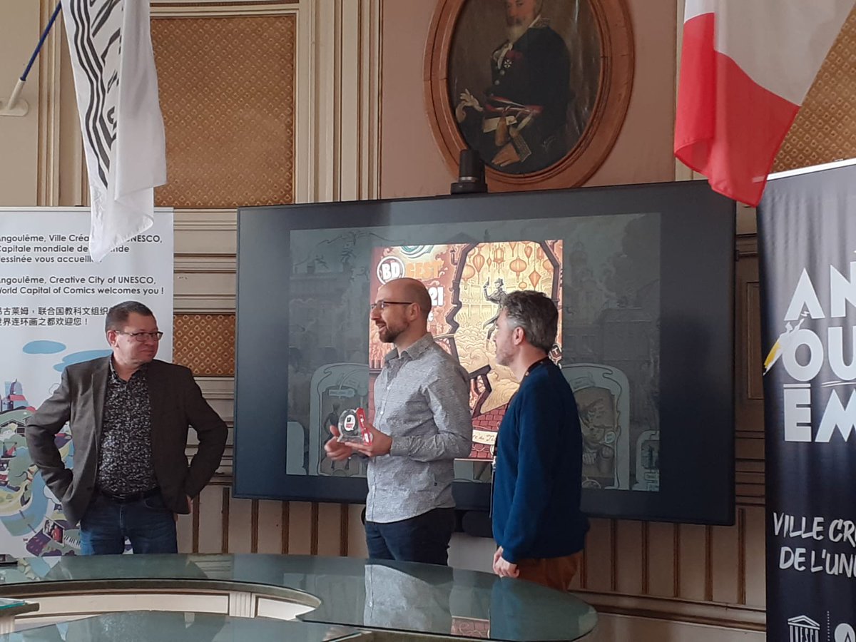 AnkamaEditions's tweet photo. Remise en mains propres du prix BDGest Art remporté par "Dans la Tête de Sherlock Holmes", avec @Nwabe et @CyrilLieron ! #DTSH #FIBD https://t.co/mtgOI4RIcM