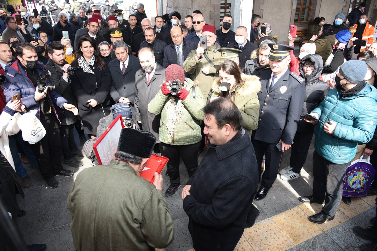 Öğrencilerinin tamamı Çanakkale Savaşları'na katıldığı için 2 yıl mezun veremeyen Balıkesir Lisemizin "Keşşaf Birliği", Vali Yardımcımız Mustafa ÇEK ve İl Millî Eğitim Müdürümüz Ali TATLI'nın katıldığı temsili uğurlama töreniyle anıldı.

<a href="/tcmeb/">Millî Eğitim Bakanlığı</a> <a href="/TC_Balikesir/">Balıkesir Valiliği</a> <a href="/MustafaCEK23/">Mustafa ÇEK</a>