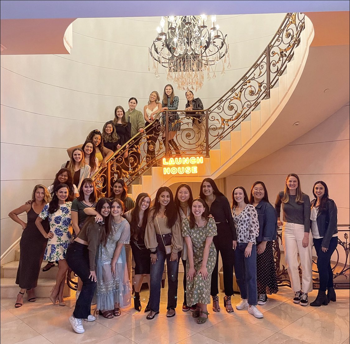 2% of all U.S. VC funding goes to female founders.

The founders &amp; funders in this pic are doing some incredible things to change that.💥💰🚀 

Thanks to <a href="/AllRaise/">All Raise</a> &amp; <a href="/mstuttass/">Elisabeth Tuttass ✨</a> for co-hosting with <a href="/launchhouse/">Launch House 🏠</a>!