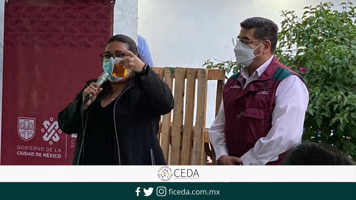 CedaGeneral's tweet photo. El día de ayer, junto con @SEDEMA_CDMX y @SGIRPC_CDMX, acompañamos al titular de @ach_CDMX, @manueloropeza68, para platicar con las vecinas y vecinos de 𝗥𝗼𝗹𝗱á𝗻 𝟭𝟮𝟳 sobre la importancia de reciclar el aceite usado comestible y transformarlo en #bioaditivo. https://t.co/IJqq2ER7YZ