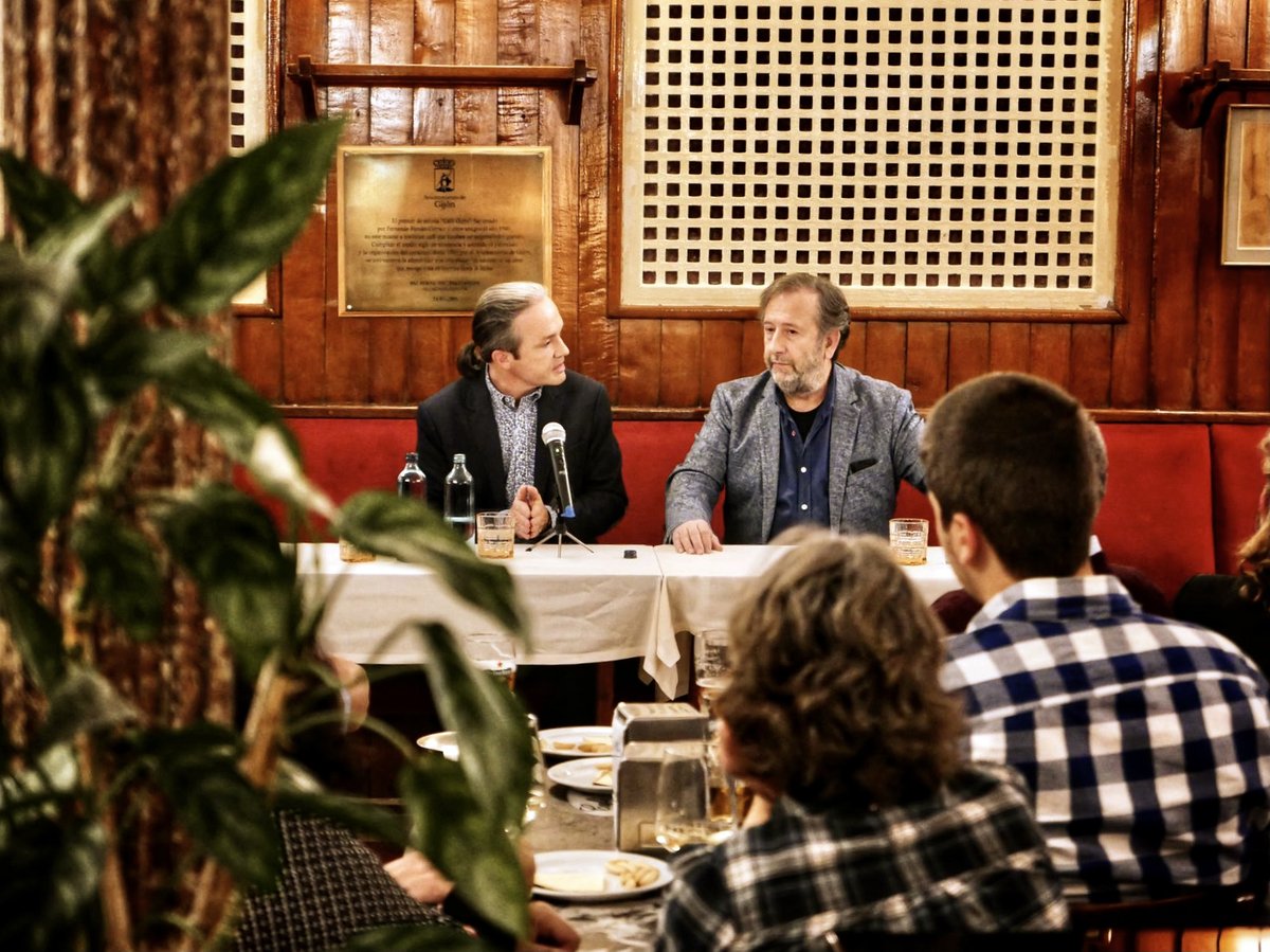 Fue un placer conversar ayer sobre "Pensar el #arte, sentir la #ciencia" con #AntonioCalleja, moderados por <a href="/VBauzaVicens/">Virginia Bauzá Vicens</a>, para inaugurar los Diálogos en el <a href="/Cafegijon/">Café Gijón</a>: 1a actividad presencial de <a href="/CulturaCCosmos/">Cultura con C de Cosmos</a> #C3Vida.

¡Gracias a todos por asistir y participar en la tertulia!