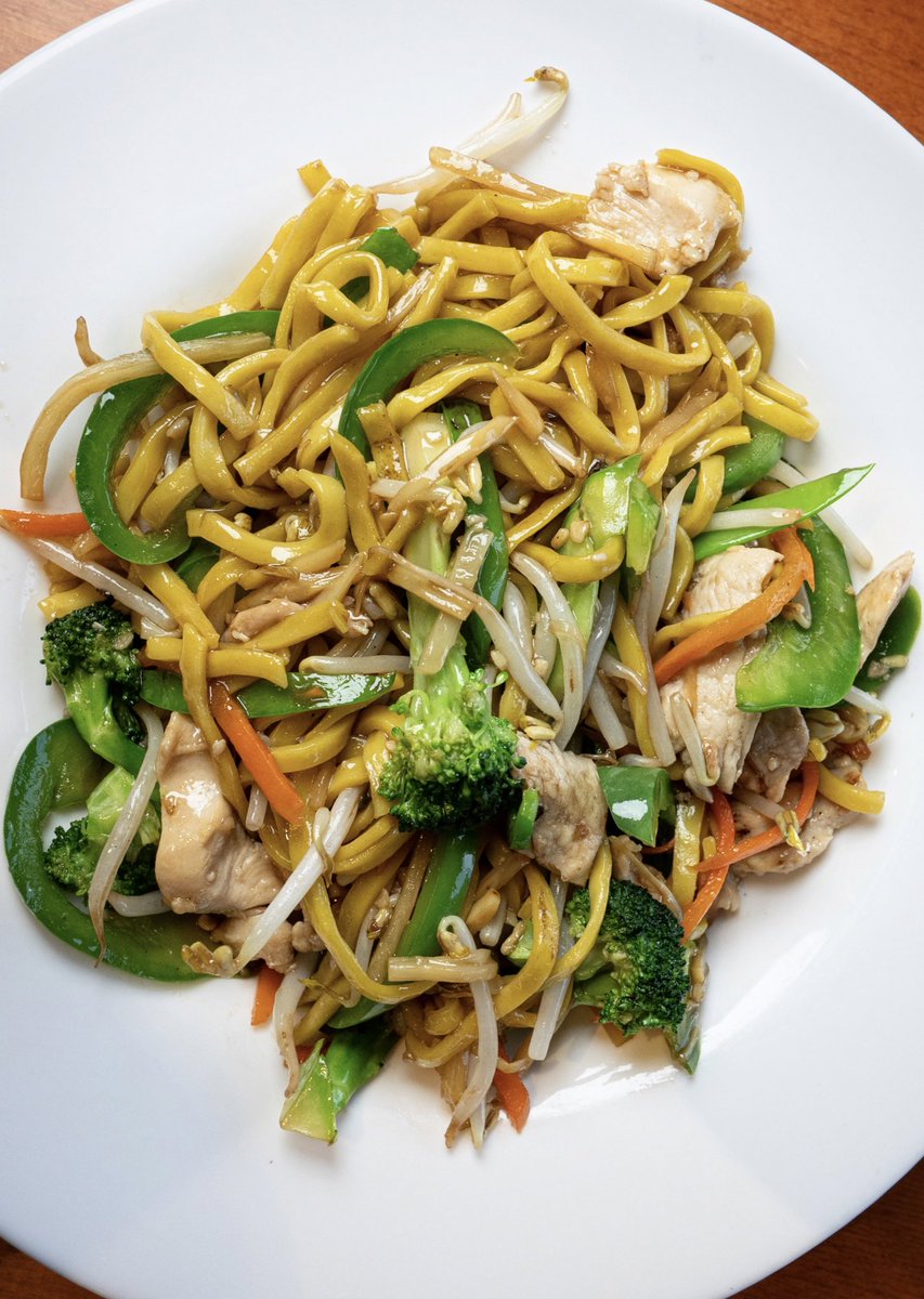 MaiLeeSTL's tweet photo. Classics are classics for good reason.
๐ท Chicken Lo Mein from our Chinese menu
#gotmailee #chinesemenu #lomein #stlfood #stlfoodscene #stlouisfood #stlfoodie #foodie #noodles #stllove #stlmade #stlproud #stl #stlouis #explorestlouis https://t.co/6DwetTkpyI