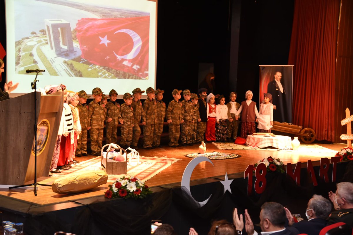 100Menemen's tweet photo. Okulumuz 100. Yıl İlkokulu tarafından Menemen Kültür Merkezinde 18 Mart Çanakkale Zaferi ve Şehitleri Anma Günü programı gerçekleştirildi. Programa Menemen Kaymakamı Sayın Fatih YILMAZ ve beraberindeki heyet katıldı. @izmir_ilmem @MucahitYentur @MenemenMEM @muharembayindir https://t.co/V4RUlEM6jn