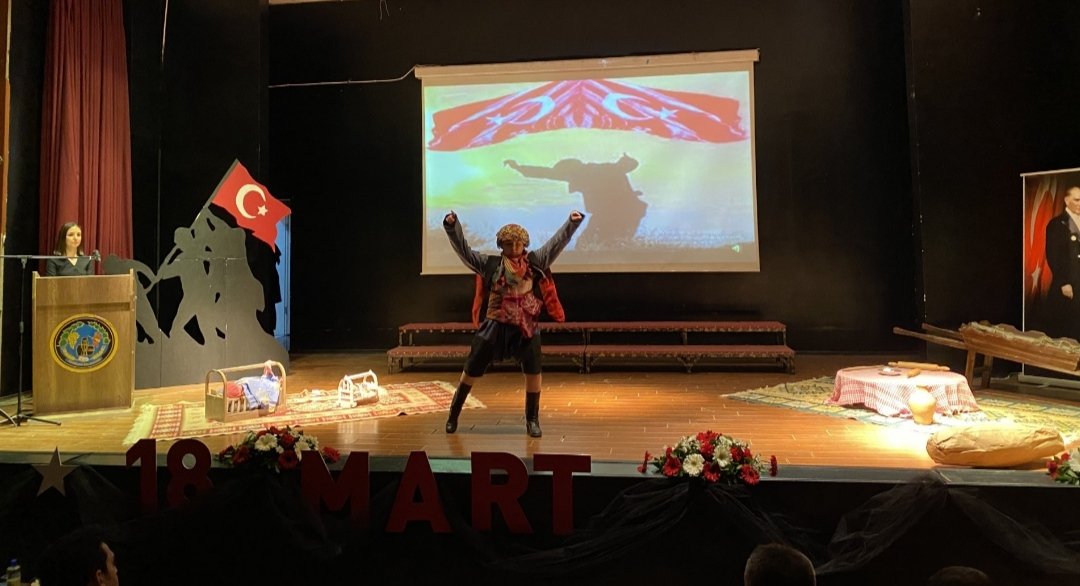 100Menemen's tweet photo. Okulumuz 100. Yıl İlkokulu tarafından Menemen Kültür Merkezinde 18 Mart Çanakkale Zaferi ve Şehitleri Anma Günü programı gerçekleştirildi. Programa Menemen Kaymakamı Sayın Fatih YILMAZ ve beraberindeki heyet katıldı. @izmir_ilmem @MucahitYentur @MenemenMEM @muharembayindir https://t.co/V4RUlEM6jn