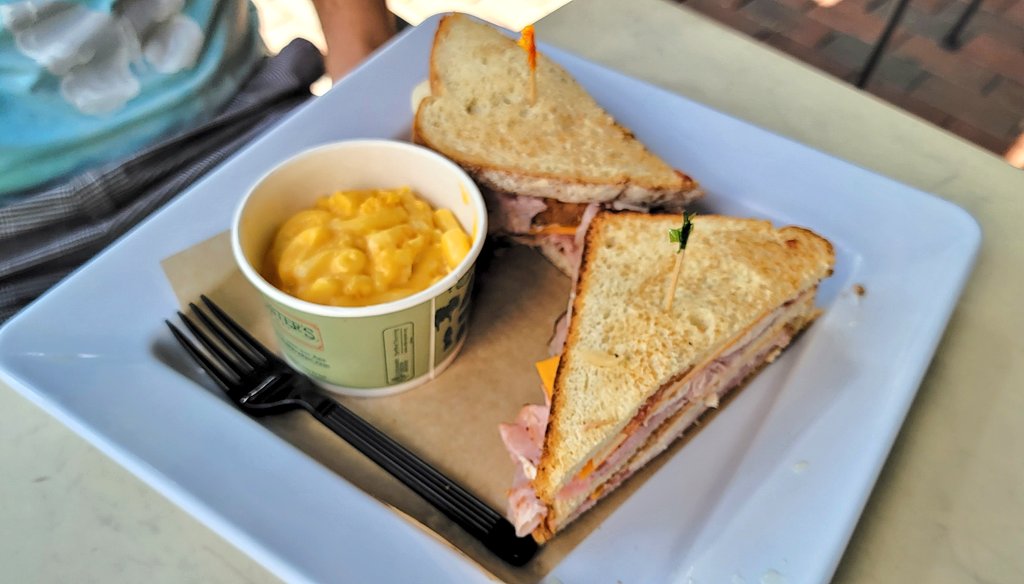 WeHeartTally's tweet photo. It's a @McAlistersDeli kinda Day 🌞

#Food #FridayVibes https://t.co/t1tsBDJa1n