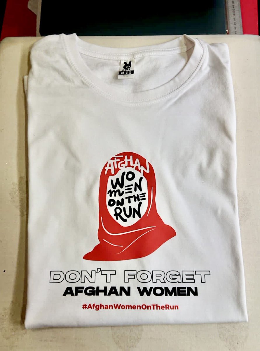 womenontherun21's tweet photo. Algo se está tramando en AWOTR😊 Dentro de poco se podrán adquirir. Todas las iniciativas para recaudar fondos para la causa son más que bienvenidas 💪

#afghanwomen #afghanistan #afganistan https://t.co/va7GJejqs5