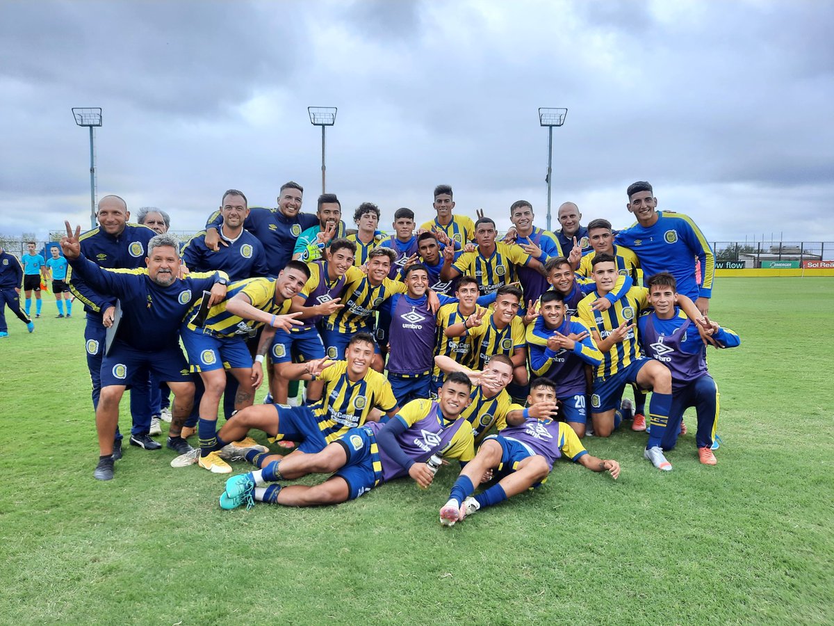 RosarioCentral's tweet photo. 🇺🇦😁 ¡TRIUNFO CLÁSICO EN ARROYO SECO!

¡VAMOS VAMOS LOS PIBES! 💪🏼 https://t.co/KltjWwykso