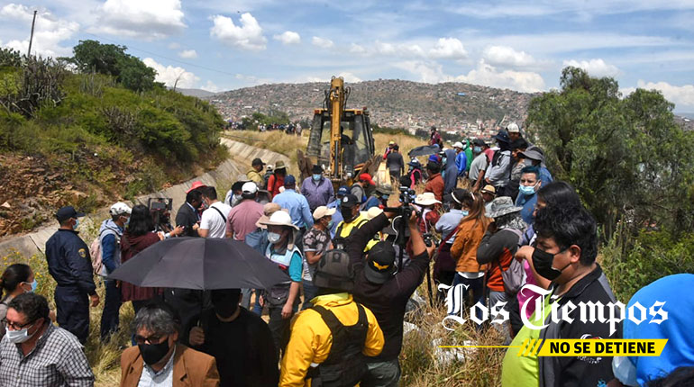LosTiemposBol's tweet photo. Tensión en Llawi Llawi y La Rinconada por ingreso de maquinaria a un área protegida 
→ https://t.co/uqgdbgdHSm  
Fotos: Daniel James/LT https://t.co/tHMUQilldw