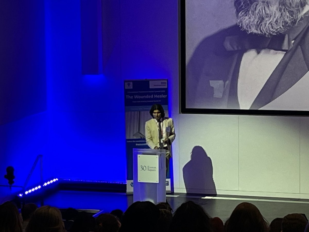 At #WoundedHealer2022 @rcpsych Dean @subodhdave1 #doc1in4 ‘nearly 1/3 docs have experienced mental illness’This is everyone’s problem. Need to change culture See our #AndMe anti stigma : dsn.org.uk/ANDME_anti_sti… #physicianhealth 🩺🫂 #MedTwitter #MedStudentTwitter