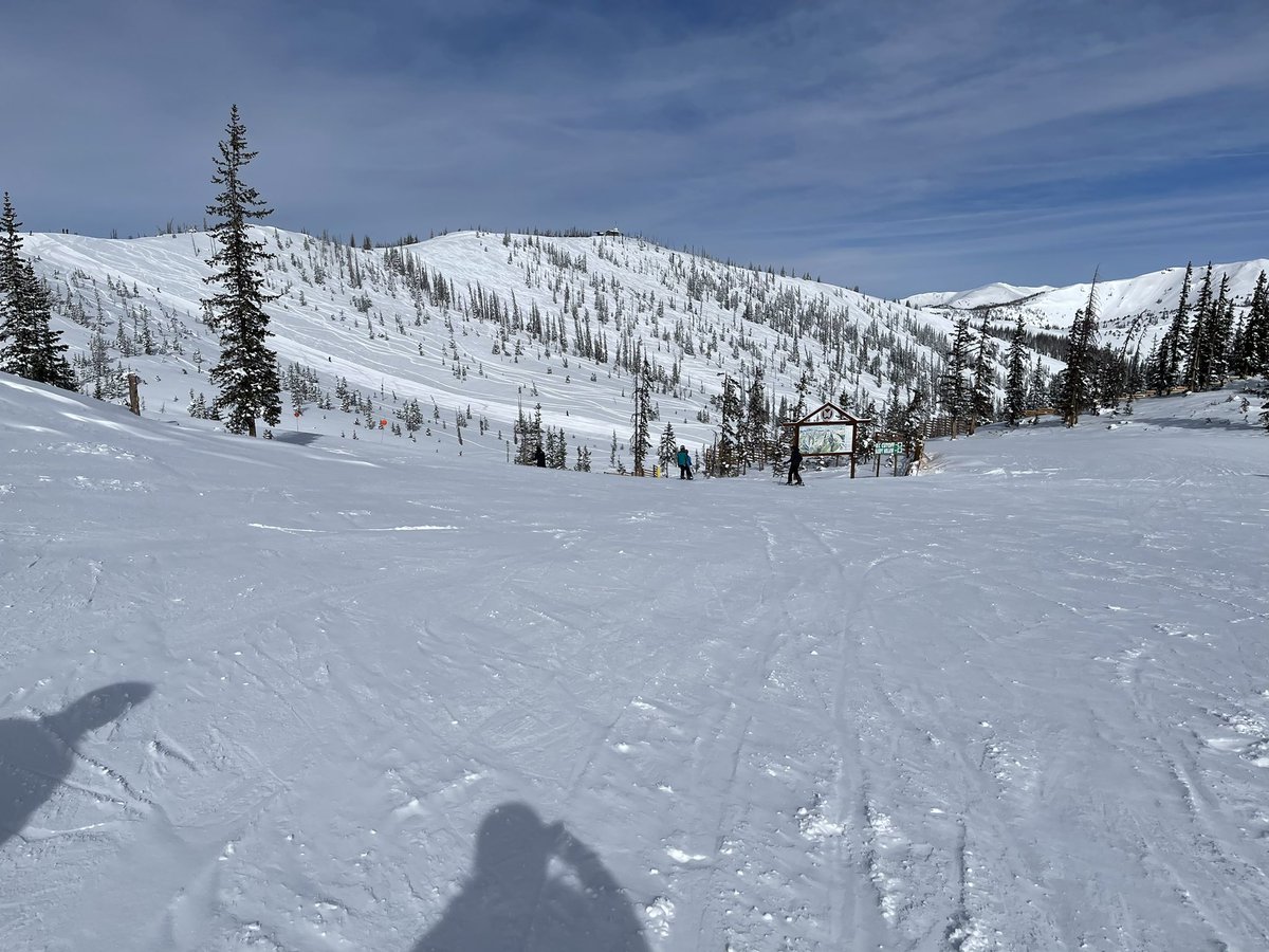 CaiaBrotzman's tweet photo. Enjoying a beautiful day on Monarch Mountain. @SamuelBrotzman2 @Gregbrotzman @SBrotzman @MonarchMountain https://t.co/JQqjjZ1Q1t