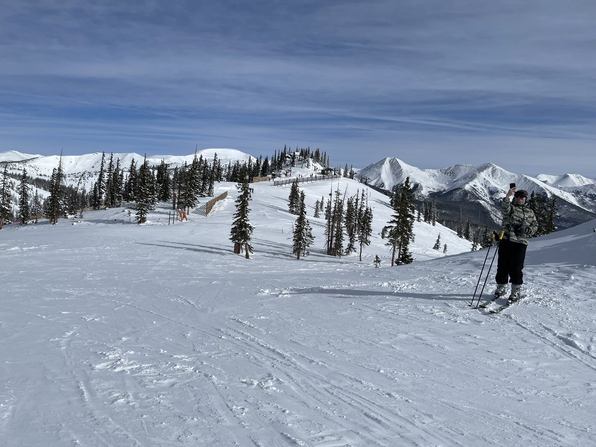 CaiaBrotzman's tweet photo. Enjoying a beautiful day on Monarch Mountain. @SamuelBrotzman2 @Gregbrotzman @SBrotzman @MonarchMountain https://t.co/JQqjjZ1Q1t