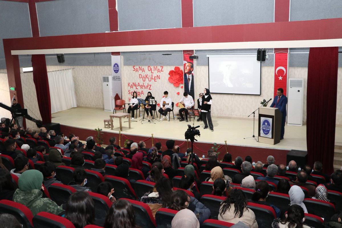 Çanakkale Zaferi’nin 107. Yıldönümü münasebetiyle düzenlenen 18 Mart Çanakkale Zaferi ve Şehitleri Anma programına katıldık.

Bu güzel  programın hazırlanmasında emeği geçen tüm öğrenci ve öğretmenlerimize şükranlarımı sunarım. 

#BaşkanİbrahimSertbaş