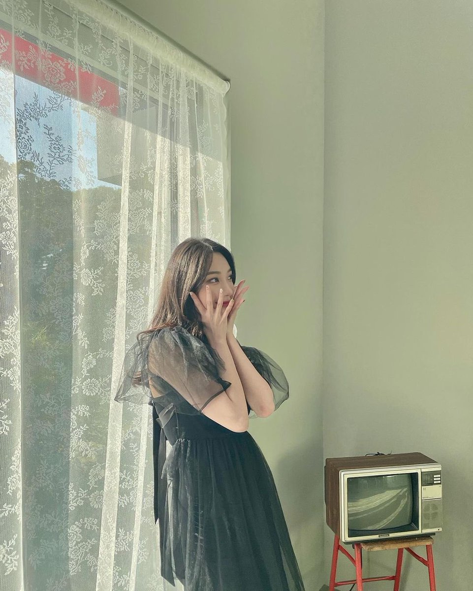 minkteung's tweet photo. In love with black dress. 🖤 https://t.co/XwBebdRQ8w