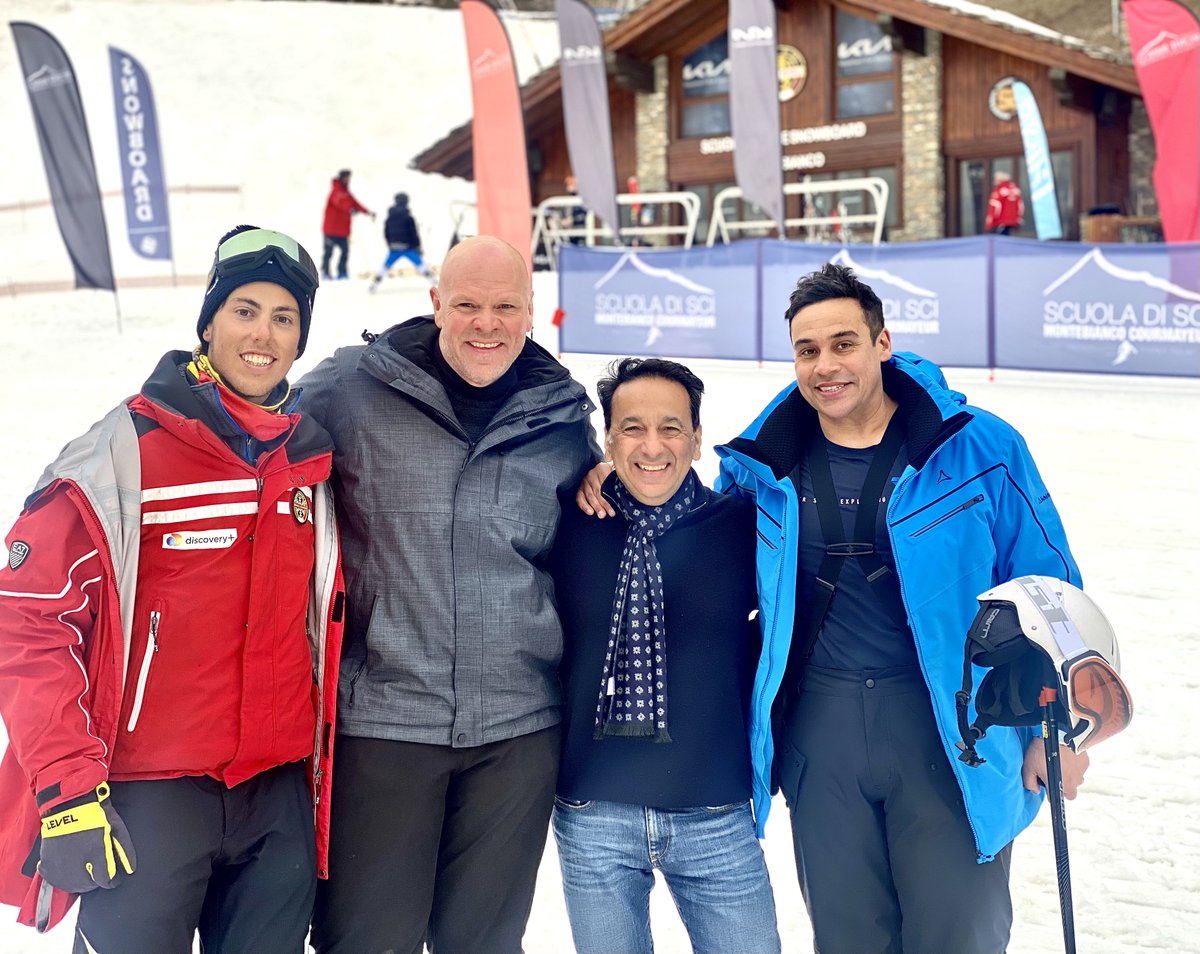 Heading down the slopes to build up an appetite ahead of this evening's meal at #gourmetski 2022!

<a href="/ChefTomKerridge/">Tom Kerridge</a> <a href="/PaulAinsw6rth/">The Ainsworth Collection</a> 

#courmayeur #valledaosta #montblanc #montebianco #courmayeurmontblanc #mountains