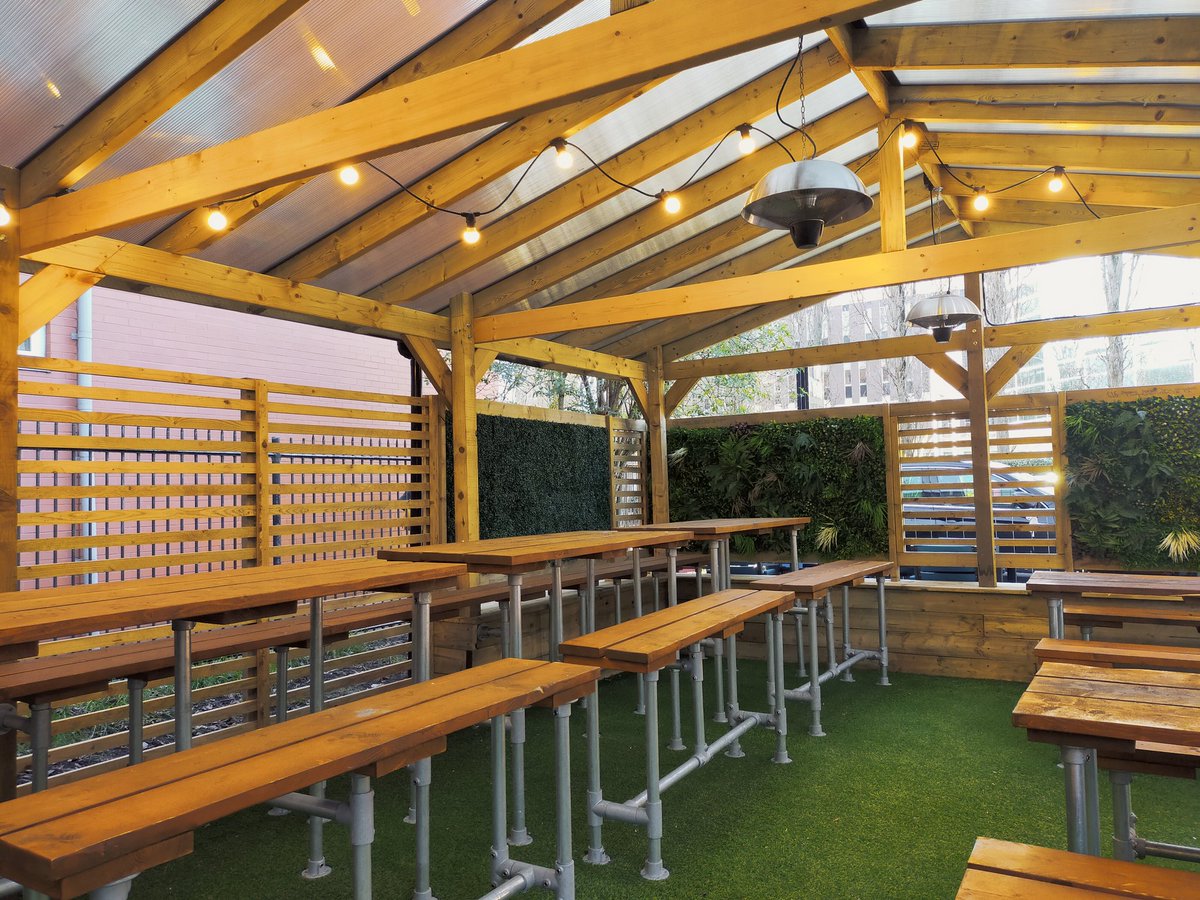 thegraftonmcr's tweet photo. Doesn't the sunshine make us feel better! Come and enjoy the weather in one of our beer gardens and start your weekend off in style! #wehavetwo #beergardenweather #timeforapintofnorthernhop https://t.co/Z8KsGNV12p