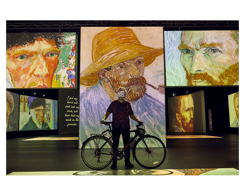 ThomDibdin's tweet photo. Edinburgh: Lothian Road
16 March 2022
#SomethingToView
📷 @peterDibdin
Giant flowers bloom
Delibe's Pizzicato dances in time.
Prescribing rhythm
I saw Van Gogh's Almond Blossom once.
Tiny. Seemingly insignificant.
I could have licked its beauty off the canvas.
Slowly.
2/3 https://t.co/01wHVpGqD9