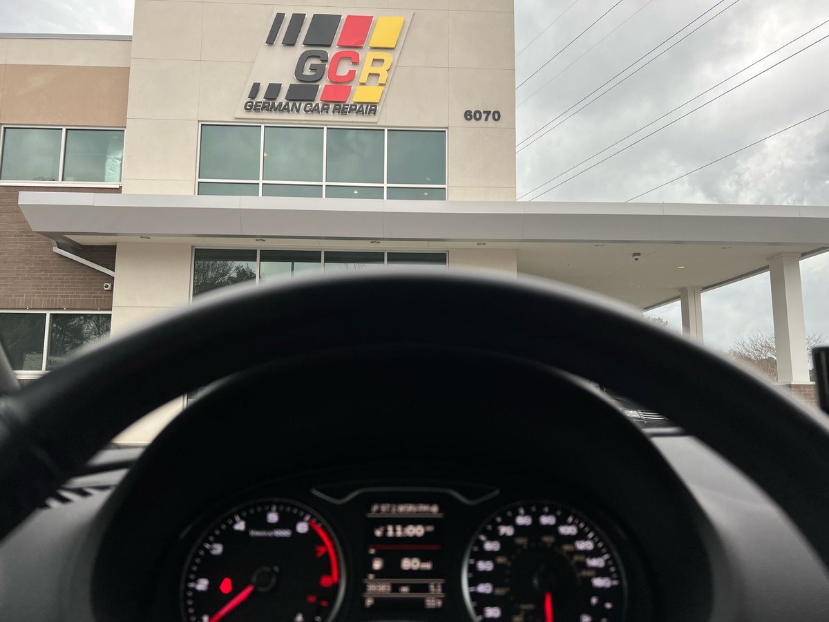 E24guy's tweet photo. 💡Have you ever just jumped  in the car to go for a drive down your favorite road? 

One of our favorites is the Cherohala Skyway 

Post your favorite route in the comments - let’s see where everyone’s going! 🗺 👇🏻

#DriventoDrive #Bmw #Audi #Mercedes #Pors… https://t.co/2yxNPJykO0