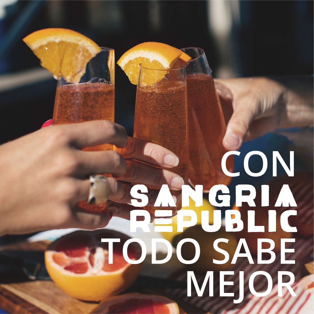 ¿Sabes ya cómo preparar tu momento Sangría Republic? 😜

1. Llama a tus amigos 📱
2. Saca unas Sangría Republic de la nevera 
3. Coge algo para picar 🍟

¡A disfrutar! 🤩

#momentossangría #bebidavegana #bebidaecológica #singluten
