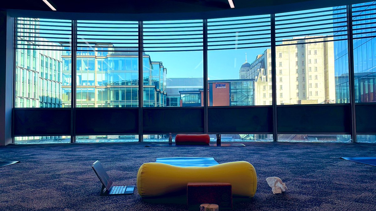 yogarepublic21's tweet photo. And the view from the studio isn’t too shabby either 😎🧘‍♂️ https://t.co/YsCMAX6O1Q