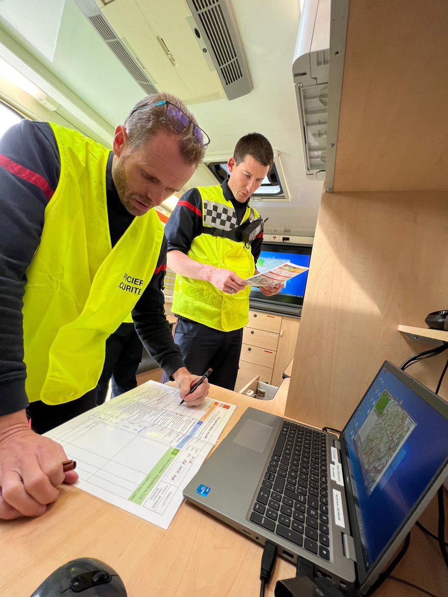 SDIS_74's tweet photo. La première #formation officier #sécurité s’est déroulée pendant 2 jours à #Épagny. Les officiers formés seront engagés sur les interventions #incendie ou avec des risques particuliers nécessitant notamment le port d’équipements de protection individuelle spécifiques #Pompier https://t.co/pd7T0DDAZi