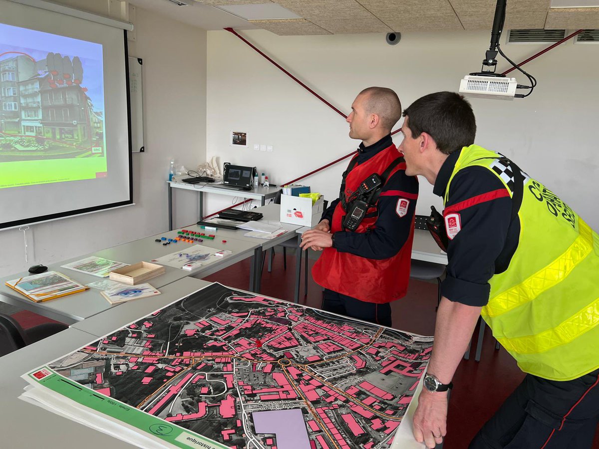 SDIS_74's tweet photo. La première #formation officier #sécurité s’est déroulée pendant 2 jours à #Épagny. Les officiers formés seront engagés sur les interventions #incendie ou avec des risques particuliers nécessitant notamment le port d’équipements de protection individuelle spécifiques #Pompier https://t.co/pd7T0DDAZi