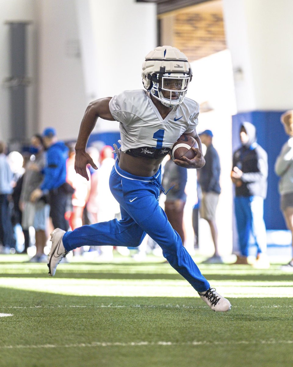 DukeFOOTBALL's tweet photo. Day 1 ✅

#BLEEDBLUE https://t.co/AHuMKoeKXn