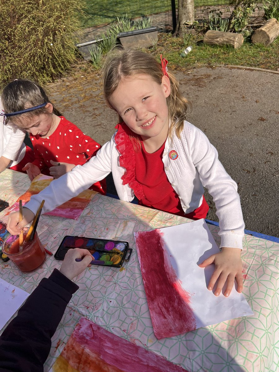 MFinfantschool's tweet photo. Turtle class have made the most of the lovely sunshine we’ve had today by taking their learning outdoors. They have painted some fiery backgrounds for our great fire of London landscape pictures #mfturtles #mfart https://t.co/OzvddbUTvS