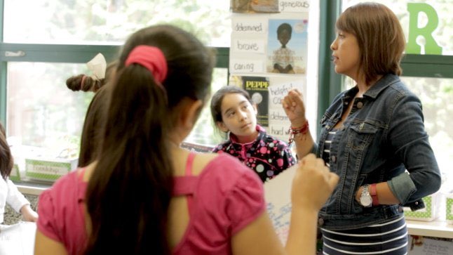 eriksonmath's tweet photo. GALLERY WALK. What a wonderful way to have children collaborate and explain their math thinking to each other. Here is a teacher preparing her students, priming them for thinking! 
https://t.co/EMQzZdM2o9 https://t.co/3SA8e0bvk2