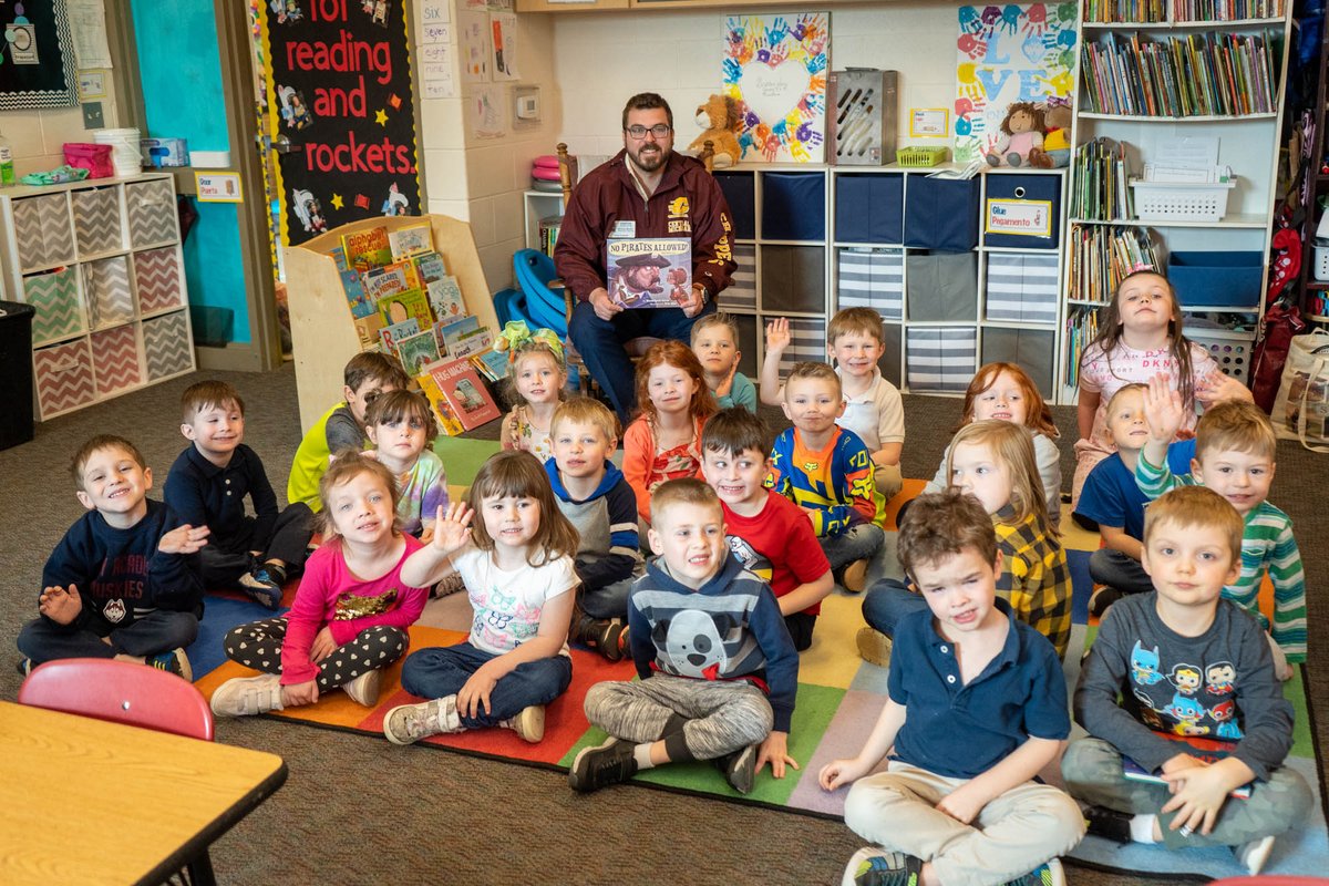 hollyacademymi's tweet image. Young 5's and 2nd-grade classes got a special guest today! Michael Wrobel from The Governor John Engler Center for Charter Schools read "No Pirates Allowed! Said Library Lou" for March is Reading Month.

#CMUCharters
#PartnerSchools
#characterdefinesus
#MIcharterstory