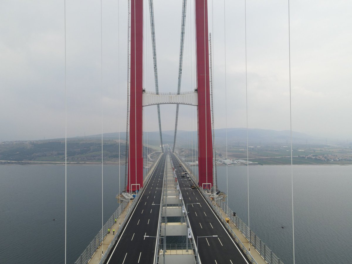 MahmutAsmali's tweet photo. Türkiye son 20 yılda gerçekleştirdiği büyük atılımlar ve altyapı-üstyapı projeleriyle bölgesinin parlayan yıldızı haline geldi. Bugün ise dünyanın en değerli ticaret yolları üzerinde yükselen bir başka tarihi projeye şahitlik ediyoruz: #1915ÇanakkaleKöprüsü. https://t.co/Ned3wPf9TG