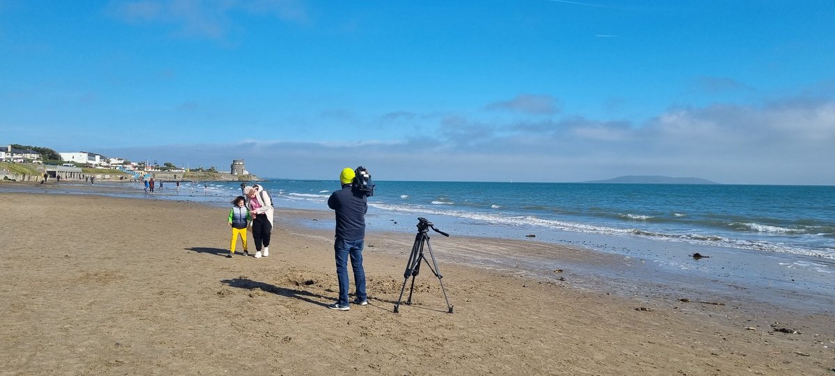 🎥🧍‍♂️@conandoyle12 & I spent the morning with Svetlana & Gabe Shchedrina on Portmarnock Beach. They spoke to us about what life has been like in Ireland since arriving from Mukachevo in Western #Ukraine 🇺🇦last week. It took six days to get here. My report @VirginMediaNews at 530