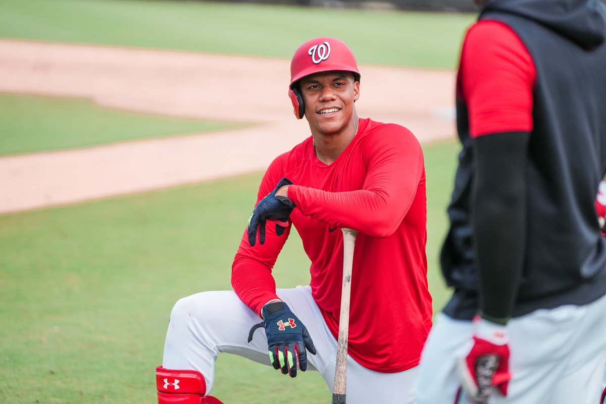 Nationals's tweet photo. WE HAVE OUR FIRST LINEUP

2B C. Hernández
SS Escobar
DH Soto
1B Bell
C Ruiz
LF Thomas
3B Kieboom
RF Parra
CF Robles

SP Rogers

#SpringTraining // #NATITUDE https://t.co/h5G4CeIbNx