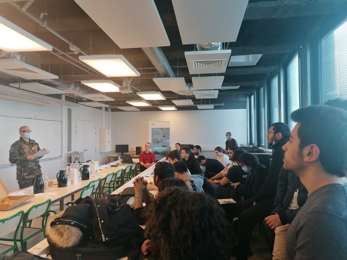 ReserveComcyber's tweet photo. 1ère semaine dans les écoles. Placés en situation réelle d'attaque cyber, les étudiants endossent le rôle de cybercombattant pour répondre au scénario #DEFNET2022, encadrés par des réservistes @ComcyberFR . De futures opportunités d'emplois ! #NotreDefense #FiersDeNosReservistes https://t.co/ypII5unSWt