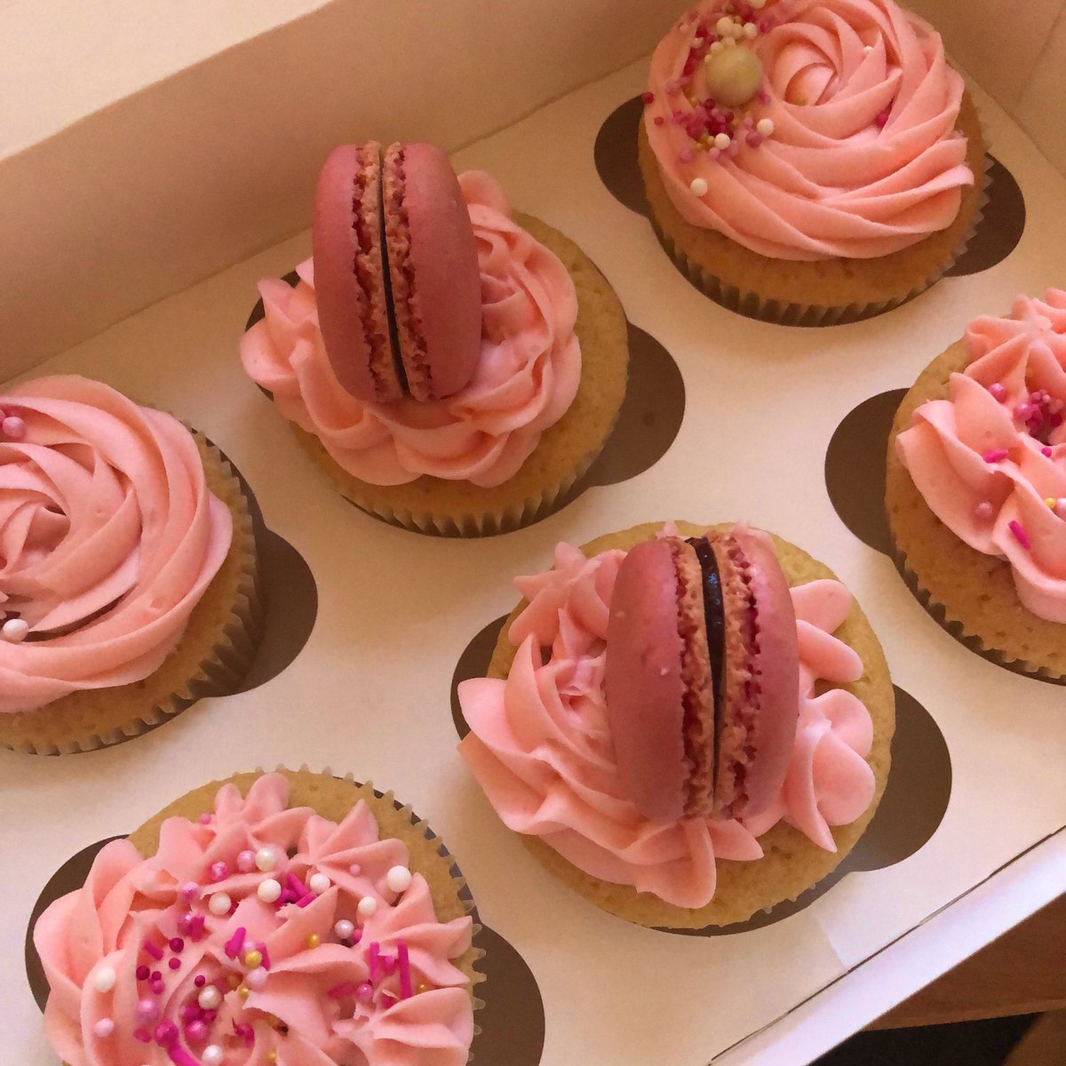 Cupcakes 🧁 ideal for Mother’s Day! Still time to order! #mothersdaynorthlondon #crouchend #northlondon #muswellhill #woodgreen #sugartearoom