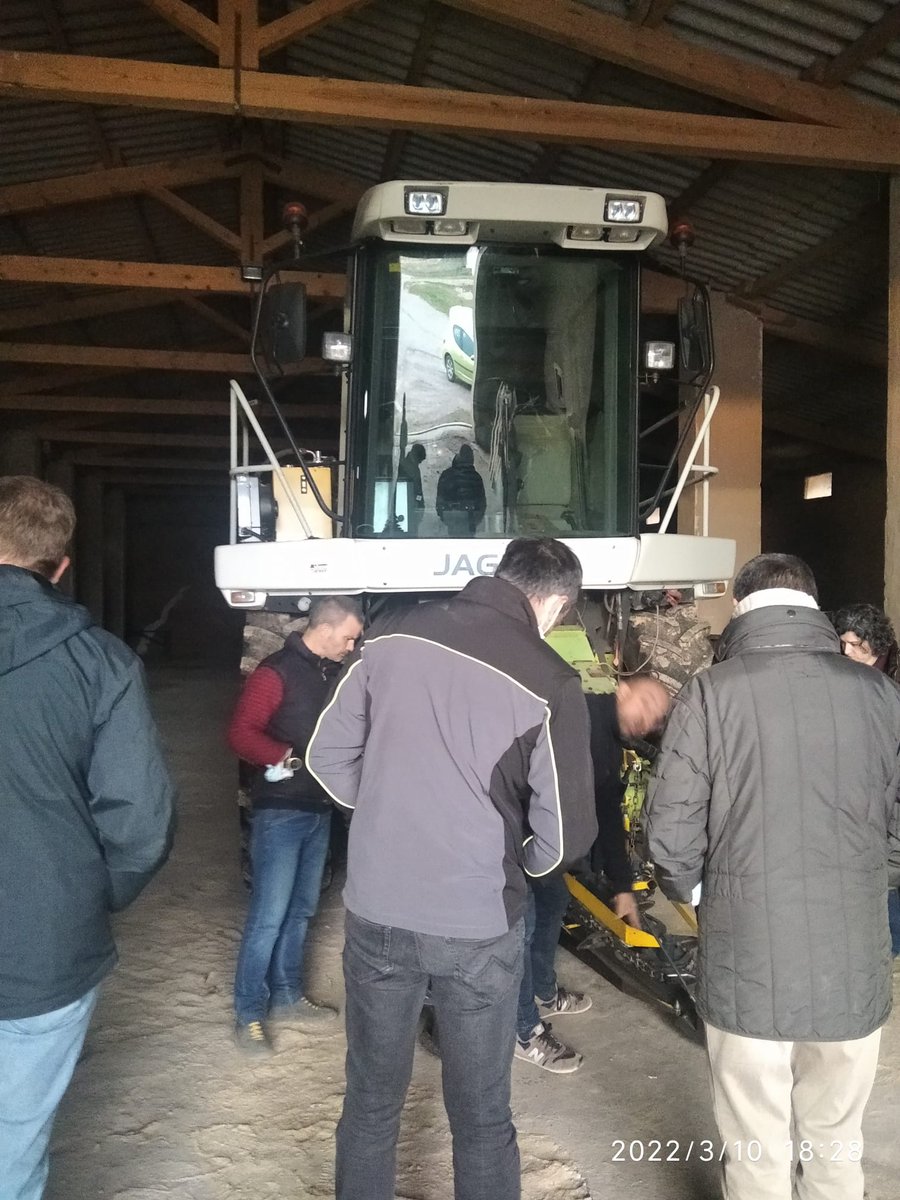 CITAAragon's tweet photo. 👨‍🌾👩‍🌾Encuentro técnico entre agricultores en la Destilería Aromáticas del Piedra dentro de las actividades del proyecto #FoRuO @CTPPOCTEFA que lidera en el CITA @JulyNavarroRo, investigadora del Departamento de Ciencia Vegetal.
#formación #aromáticas #lavandín #investigación https://t.co/1iW9N8yY2G