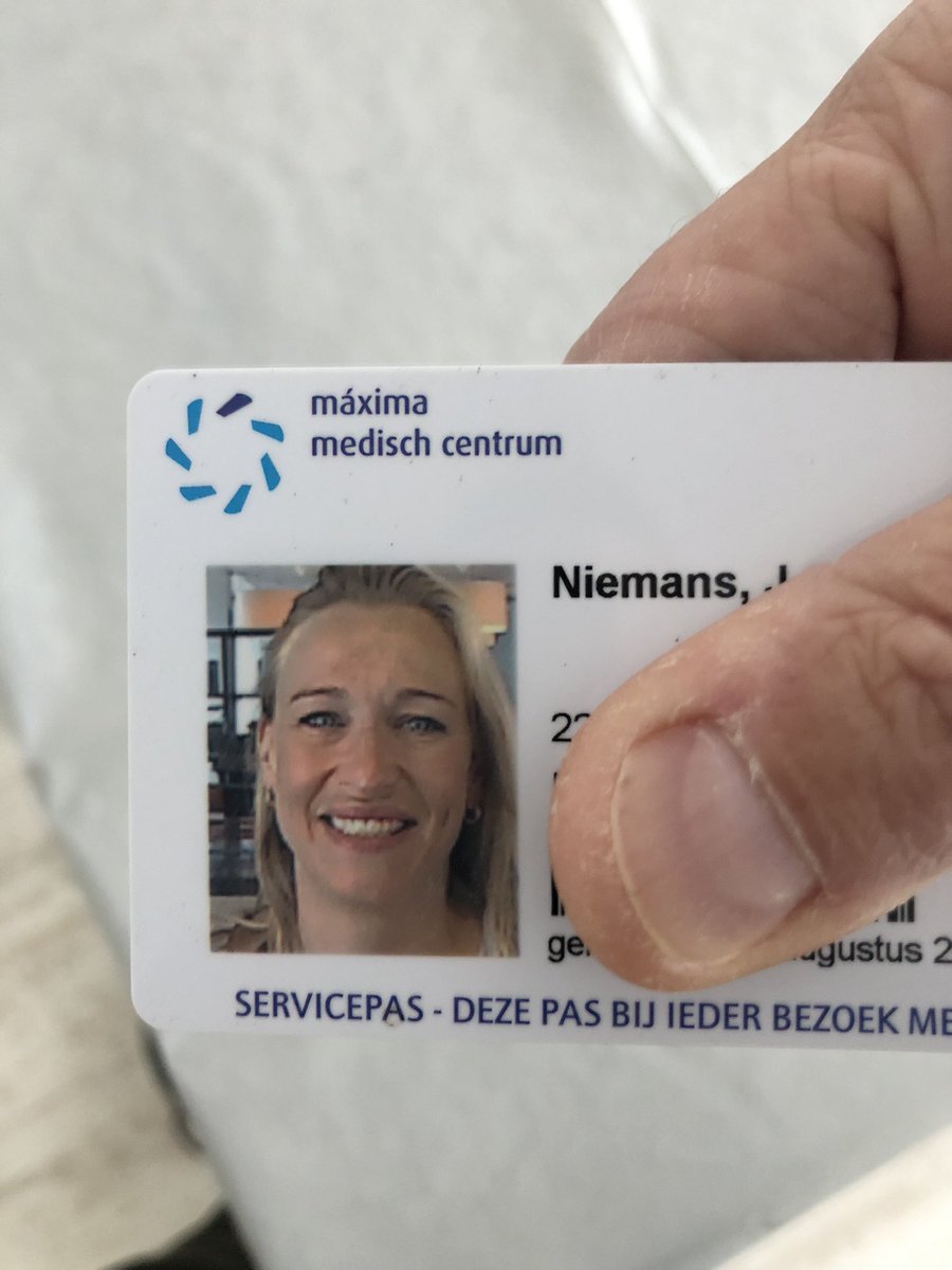 Portemonnee gevonden in centrum Eindhoven tijdens het snoeien, dus lag mogelijk al langer in de bosjes. Neem even contact met me op zodat je deze kunt ophalen. Retweeten is lief. #gevonden #vermistespullen