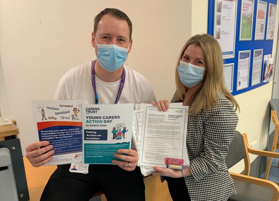 SuttonCarers's tweet photo. Thank you once again to the wonderful Patient Experience Team at @epsom_sthelier for distributing a total of 900 information packs to staff this #YoungCarersActionDay. 😀
#TakingActiononIsolation #StoriesNotStatistics #YCAD #SuttonCarers #YoungCarers #YoungAdultCarers https://t.co/6icCh3aZDL