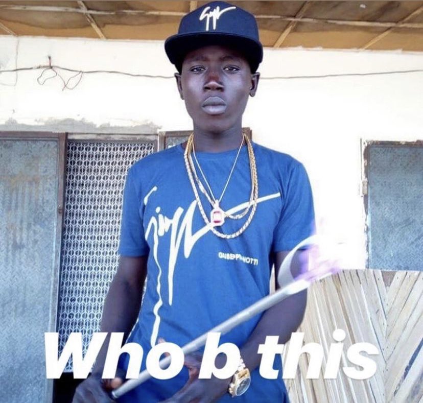 Vic_emma01's tweet image. FatherDMW was just a bike man in lekki and he has friends in Davido hux he then started going there regularly until Davido bought him a new bike and paid his school fees, Sent him to school and now his life is changed forever!

@davido is an angel in human form🙏❤️
#WRBLO2