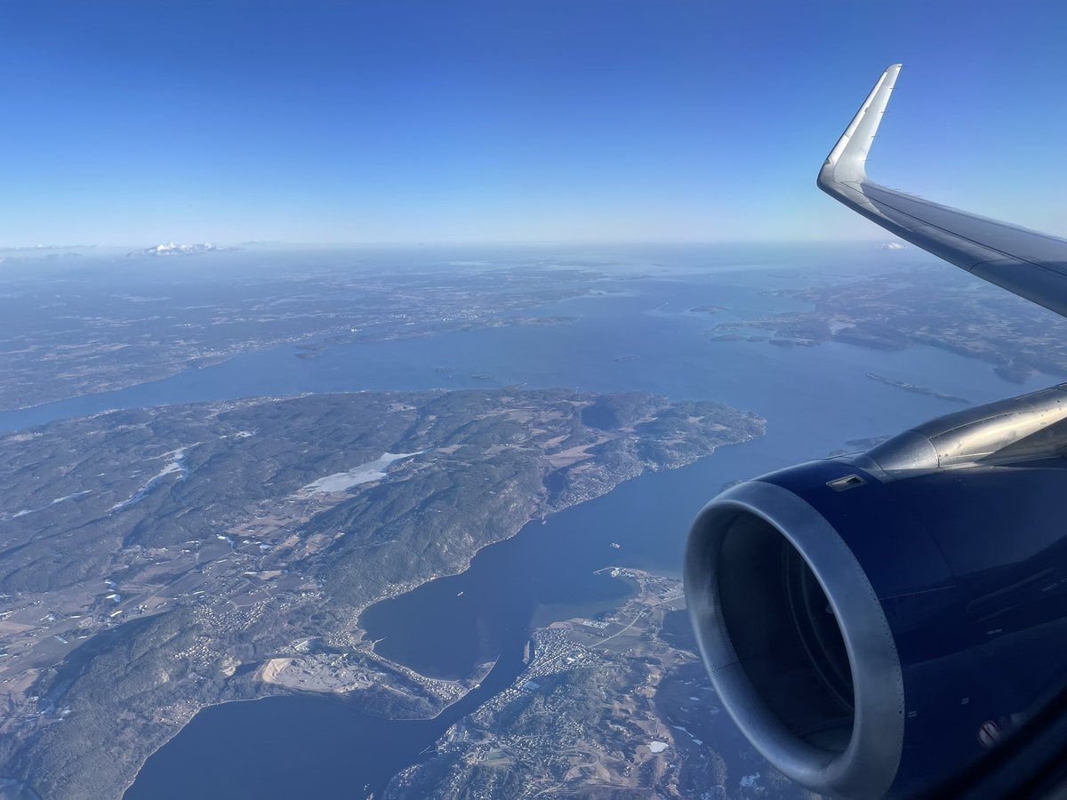 Finally contributing to #wingfriday. Glorious day to fly LHR-OSL