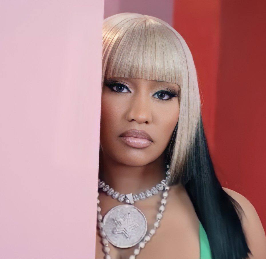 savedbythetroll's tweet photo. #NewTrendAlert
The #PinkFriday wig used to be long in the front but short in the back.
NOW it’s short in the front, long in the back.
“I’m the leader bitches follow follow follow”.
#BlickBlick https://t.co/ttT9uf6i0d