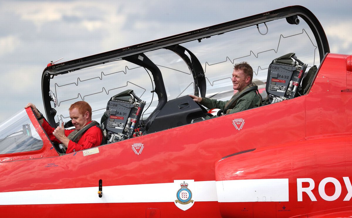 astro_timpeake's tweet photo. @pilotperty Congratulations Perty - great to see and well deserved. Thanks again for that awesome flight 👇👍 https://t.co/xq5XdWew0M