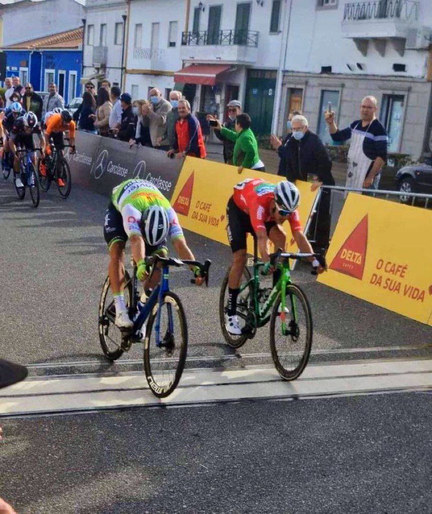 Venezuela 🇻🇪 se lució en la etapa 3 #VAlentejo22🇵🇹con 1-2 <a href="/leangel_linarez/">Leangel linarez</a> <a href="/TavferMM/">Tavfer - Ovos Matinados - Mortágua</a> venció por la mínima a <a href="/aular_orluis/">𝕆ℝ𝕃𝕌𝕀𝕊 𝔸𝕌𝕃𝔸ℝ オールイス・アルベルト</a> <a href="/CajaRural_RGA/">Team Caja Rural-RGA</a> pero Orluis recuperó el liderato por 3”.
Mañana CRI 8.4km
📸 <a href="/TavferMM/">Tavfer - Ovos Matinados - Mortágua</a>