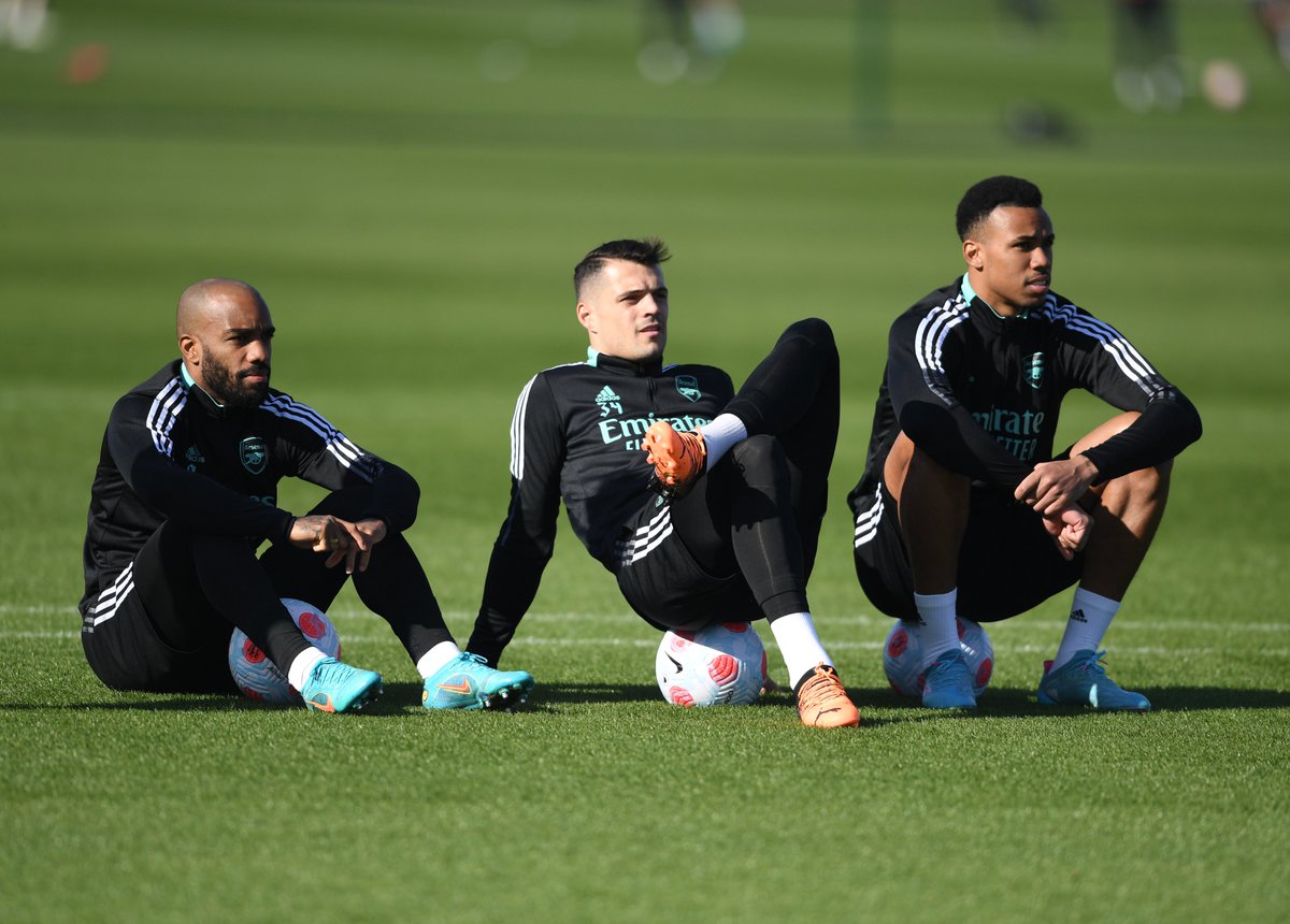 Arsenal's tweet photo. Getting set for Saturday 💪 

📍 Arsenal Training Centre https://t.co/oXqVdm0hTi